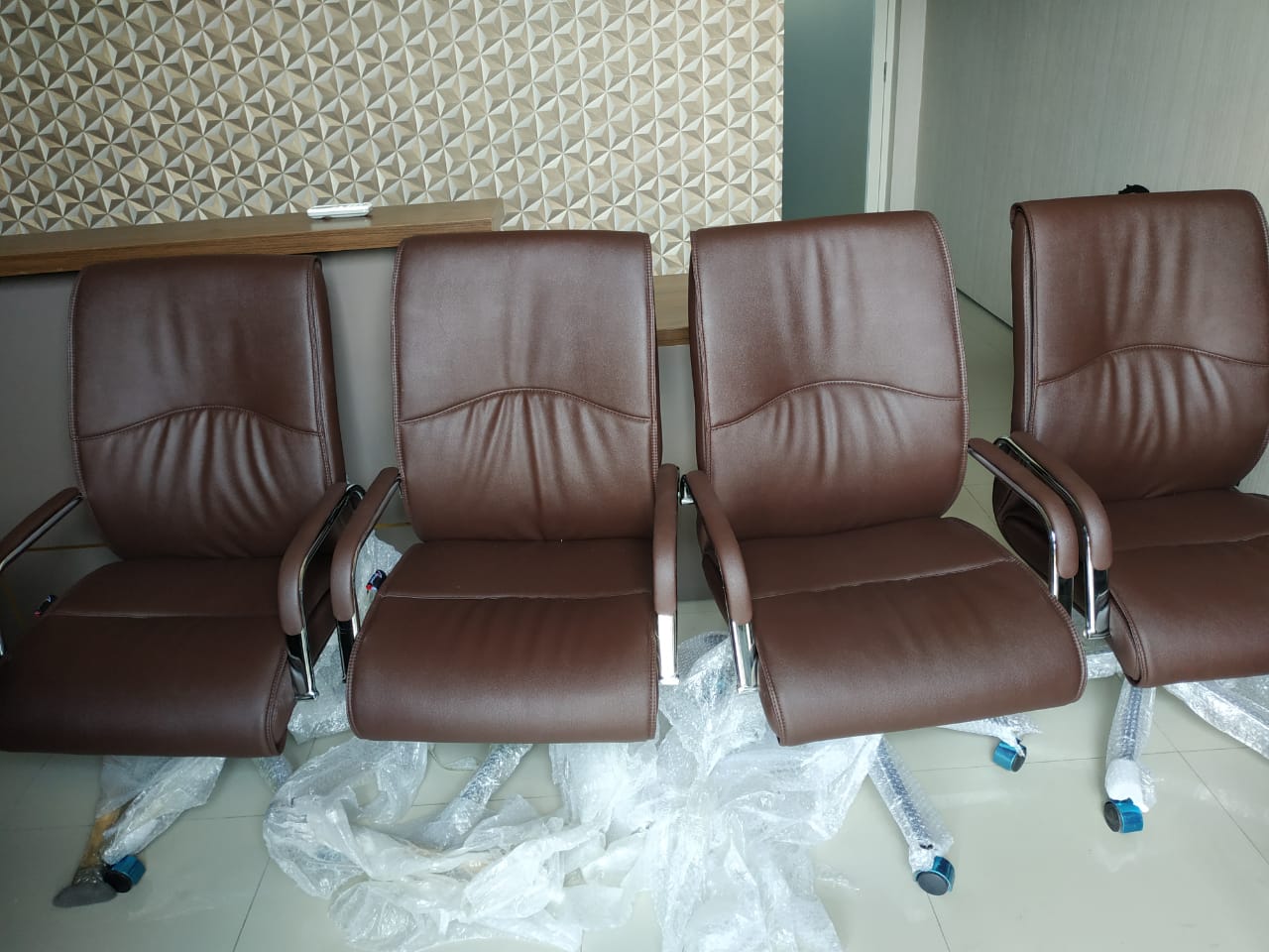 Cara Pemeliharaan Kursi Kantor Agar Awet